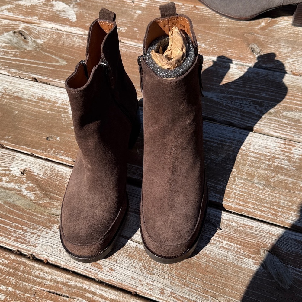 NWOT Homers Artisan Suede Ankle Heeled Booties size 6.5 - Picture 8 of 9